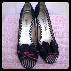 Black and pink peep toes